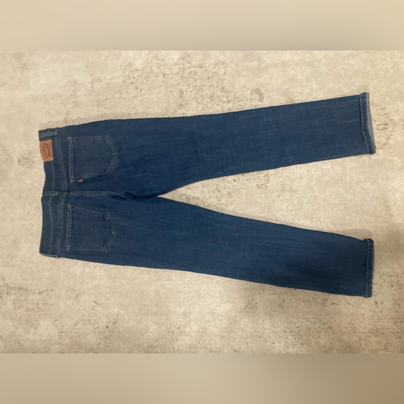 Levi’s Women’s 312 Shaping slim Jeans - Picture 5 of 5